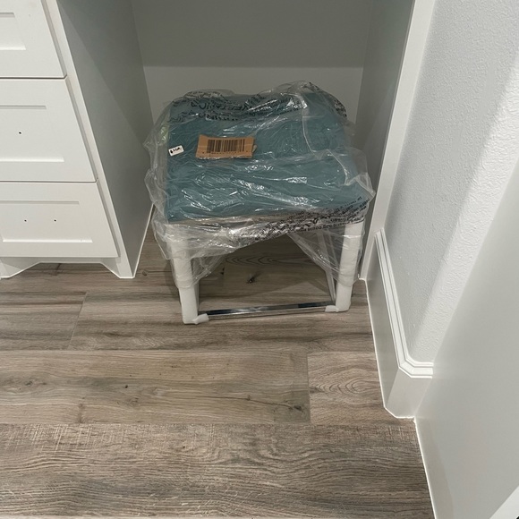 Chair - Picture 2 of 3